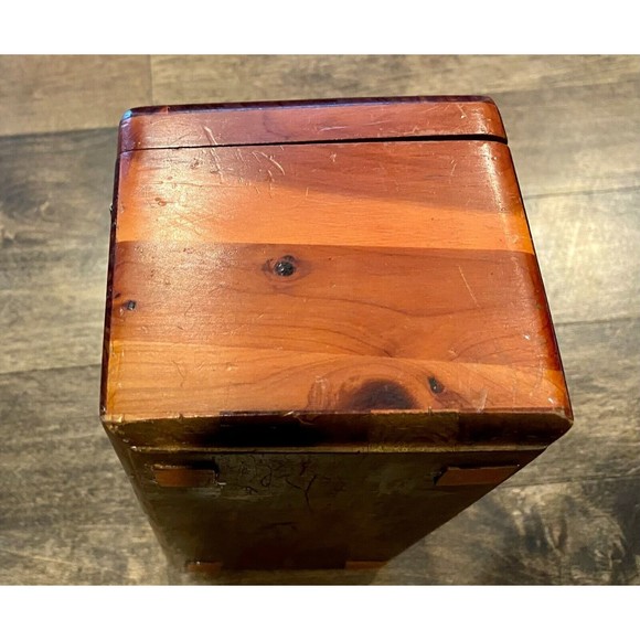 Cedar Chest Lane Mini Salesman Sample or Girl Graduate No key Some Marks VINTAGE - Picture 9 of 9